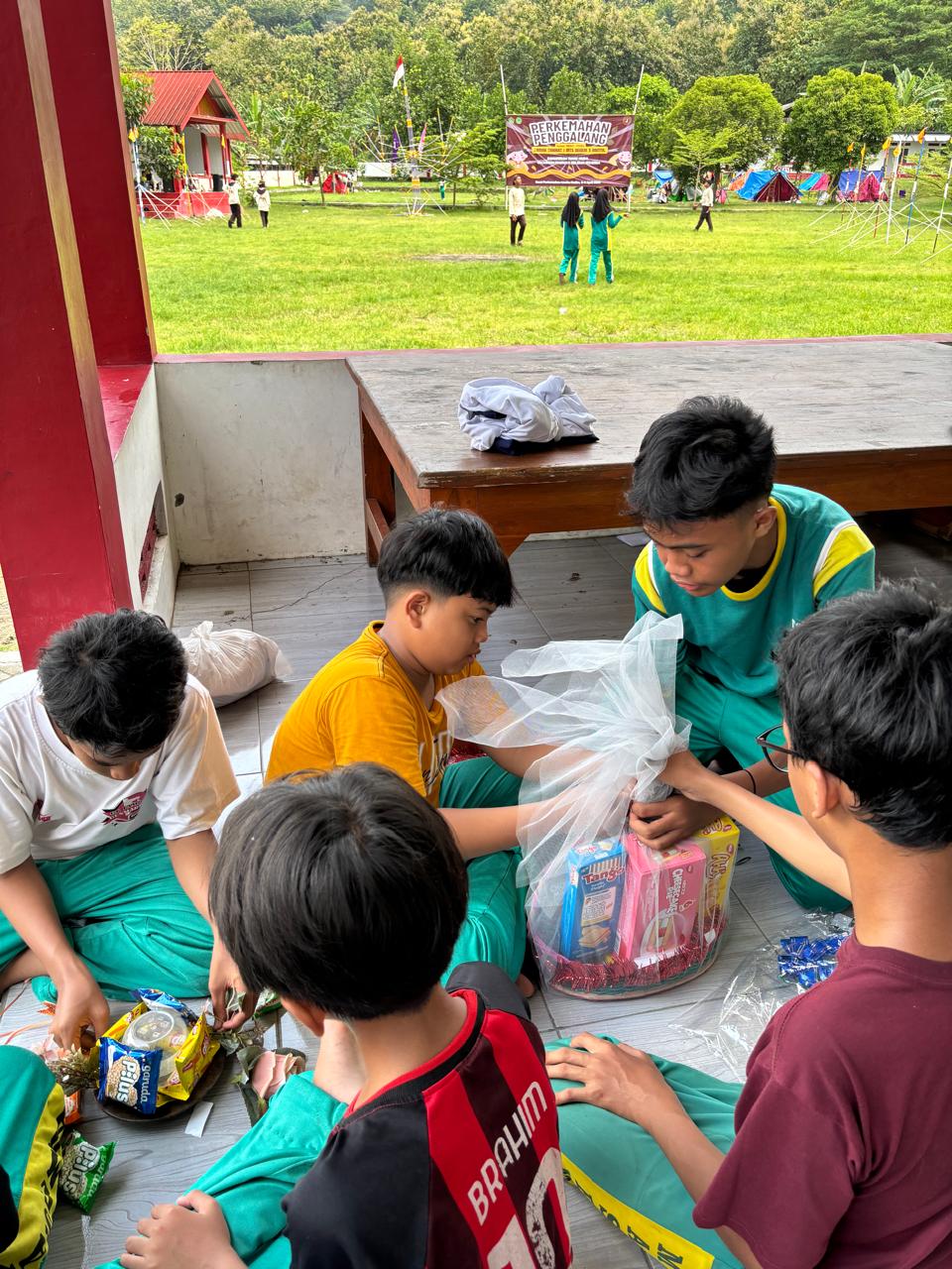 Unik dan Kreatif, Snack Disulap Jadi Parcel di Perkemahan MTsN 9 Bantul